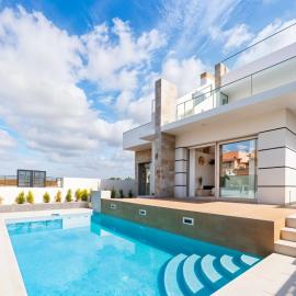 Villa de Sol in Los Alcázares with 4 bedrooms, private swimming pool, sauna and unheated jacuzzi, hotel in Los Alcázares