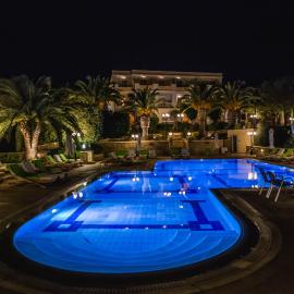Crithoni's Paradise Hotel, hotel sa Alinda