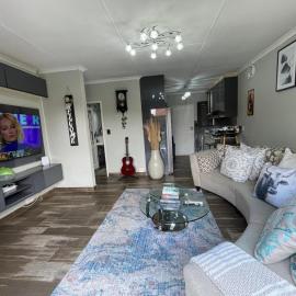 Buenos Manor 2 bedroom entire rental space, hotel in Roodepoort