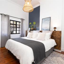 Victorian Gem with Patios & Devil's Peak Vista - 5 min to CBD, hotel in Cape Town