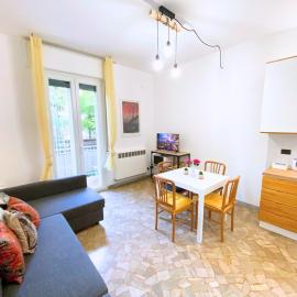 Modern Two-Room Apartment with Free Parking