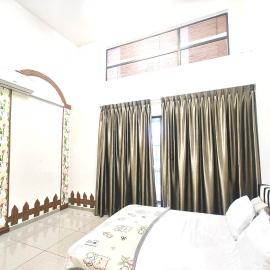 Huge House For Stay Pay Less For Bigger Space, hotel in Ulu Tiram