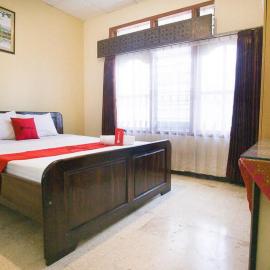 RedDoorz Syariah @ Jalan Gajah Mada, hotel in Jember