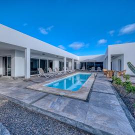 Casa Eden - Pool, Play Room and Ping-pong By Lanzarote Vacation Homes, hotel in Charco del Palo