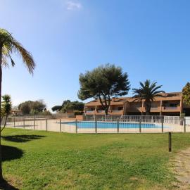 EDENCAU Appartement pour 4 personnes climatisé proche de la mer avec piscine commune au Pradet