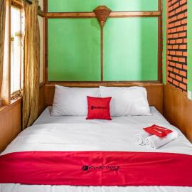 RedDoorz near Kawah Putih Ciwidey, hotel in Bandung