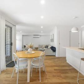 Two Queen BR - Modern & Moments from the city!