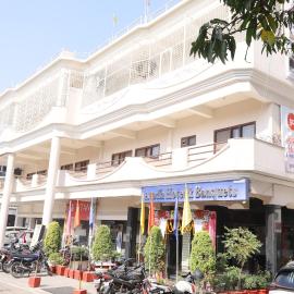 Avadh Hotel & Banquets, hótel í Bareilly