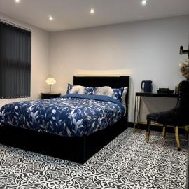 Marble Black Deluxe, hotel in Gloucestershire