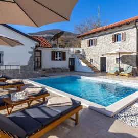 Beautiful Home In Poljane, hotel a Poljane