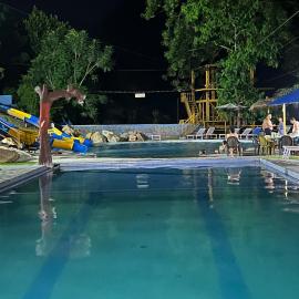 River Fun Beach Resort, hotell i Gorkhā