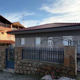 Bungalow By Eftimiya, hotel in Nea Roda
