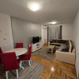 Rejjan Apartments-Spacious 2BR Apartment for 7, Free Parking, Tram to Old Town