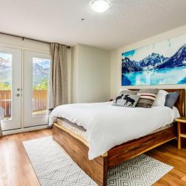 Charming Condo In The Heart Of Canmore