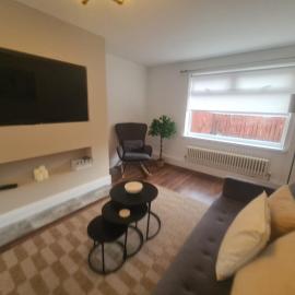 Stylish 3 bed close to Nissan
