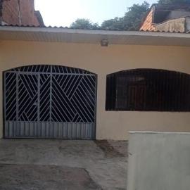 Casa 2 quartos em frente a praia na cidade mística de colares a 96 quilômetros de Belém do Pará, Hotel in Colares