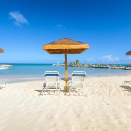 Ocean Point Beach Resort & Spa Adults Only – hotel w mieście Saint Johnʼs