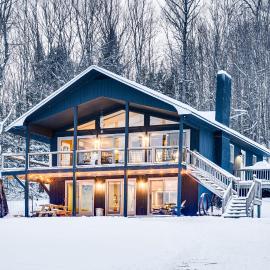 Seymour Lake Across St! Scenic Home w/ Hot Tub, hotel v destinácii Morgan