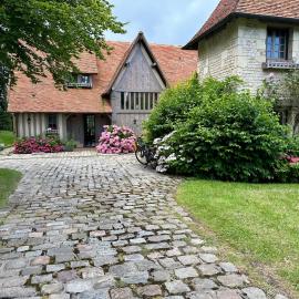 Villa Elysia YourHostHelper, hotel en Touques
