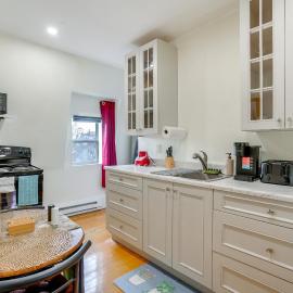 Apt in Historic Lynn Neighborhood: 2 Mi to Beach!
