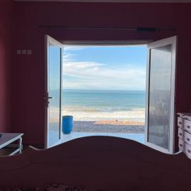 Beachfront villa sidi ouarzeg, hotel in Sidi Ouarsik