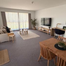 2-bedroom Park & Marina view apartment at Glenelg, Hotel in Glenelg