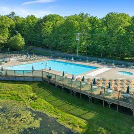Lakefront, Hot Tub, Hiking, Pool, Pickleball, Pets, hotel v destinácii Bushkill