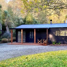 The Cottage at StrathOwen, hotel a Owen River