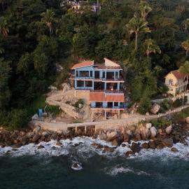 Casa Azul, Oceanfront Estate with Rooftop Deck, hotel i Yelapa