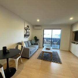 Sunny Stylish City Unit, hotel a Christchurch