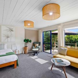 Butlers Studio Two, hotel in Oakura