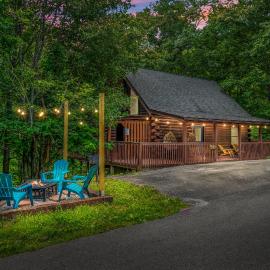 Mountain Whispers Cabin - Location, HotTub, Firepit, Infinity Games, 6 mins to Parkway & Dollywood!