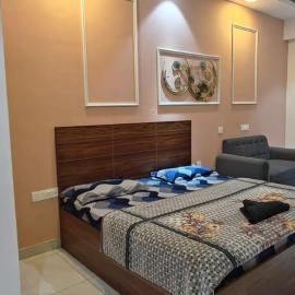 Gen Z# Couple Friendly Relax & Comfy Condo, hotel en Noida