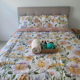Quiet Spacious Room in a Shared Family Home in Yarrabilba, hotel a Plunkett Station