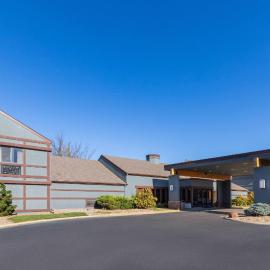 Endeavor Inn & Suites, Trademark Collection by Wyndham, hotel sa Topeka