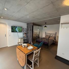 Studio Happy Life Mountainview 5min Thun -25min Interlaken, хотел в Blumenstein