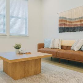 Worker Friendly KINGbed Washer Dryer A plus Location Wifi, hotel v destinaci Sherman