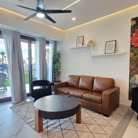 Encantame Soleil 1st floor 2Br lockoff Sleeps8, hotelli kohteessa Playa Encanto