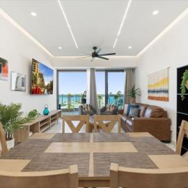 Encantame Soleil 2nd floor 2Br Sleeps8, hotelli kohteessa Playa Encanto