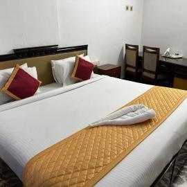 Pournami Inn, hotel v mestu Chengannūr