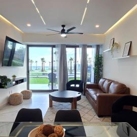 Encantame Soleil 1st floor lock off 1BR sleeps4, hotelli kohteessa Playa Encanto