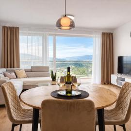 Modern Smart Apartment, Garage & City View, khách sạn ở Lipany