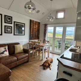 Hare Lodge with Hot Tub, hotel sa Cupar