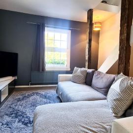 Quirky & cosy 1 or 2 bedroom house in peaceful village
