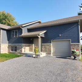 BizLodge Napanee Hillside Bayview Group And Family, מלון בDeseronto
