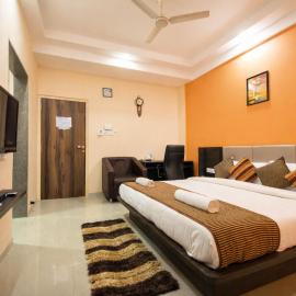 Budget Inn Service Apartments - Tiger Plaza, Dahej, hotel in Vengni