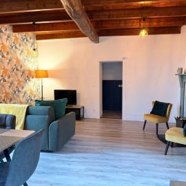 Charming renovated stone cottage in historic village