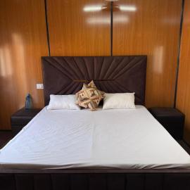 Swastik Farm House --Adjoing to Aravali College, hotel in Faridabad