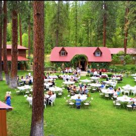 Luxurious Bed and Breakfast Suite for One or Two Couples near Kettle Falls, Washington, hotel i Kettle Falls