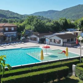 ZEcamping 4 étoiles dog friendly bien-être restaurant et soirées animées, hotel a Foix